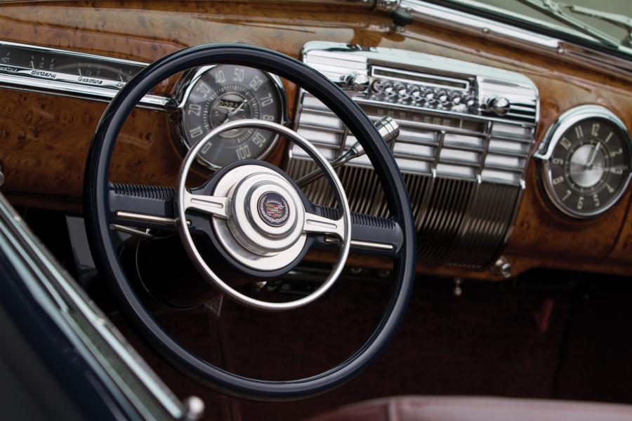  Cadillac Series 62 Custom Convertible Coupe 1941 года  (фото 10 из 23)